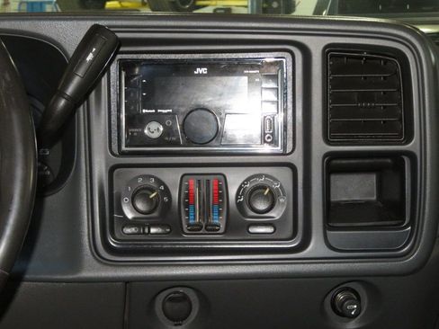 Used 2004 Chevrolet Silverado 2500 LS w/ Skid Plate Package image 39