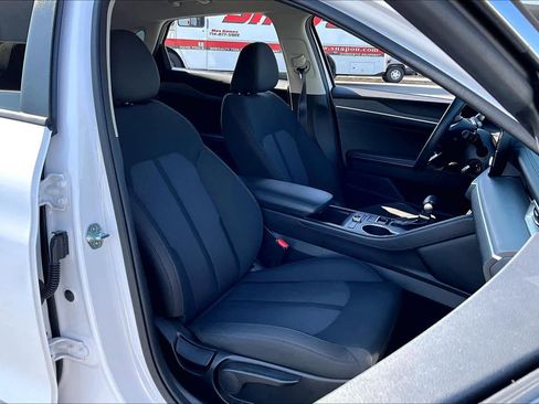 Used 2022 Kia K5 LX image 8