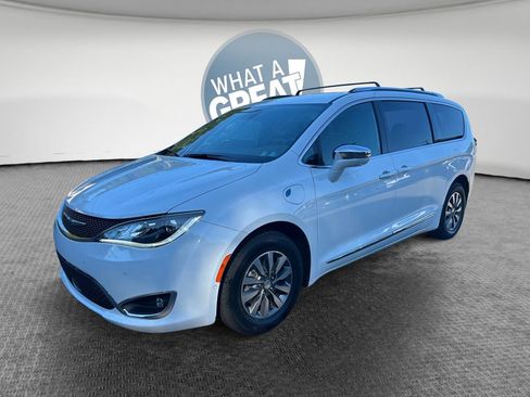 Certified 2020 Chrysler Pacifica Limited w/ Advanced Safetytec Group FWD image 8
