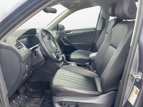 Used 2024 Volkswagen Tiguan SE AWD/4WD image 9