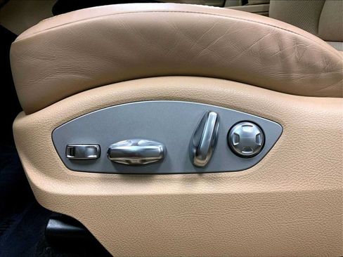 Certified 2023 Porsche Macan AWD/4WD image 38