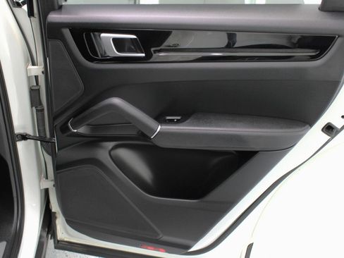Used 2020 Porsche Cayenne AWD/4WD image 41