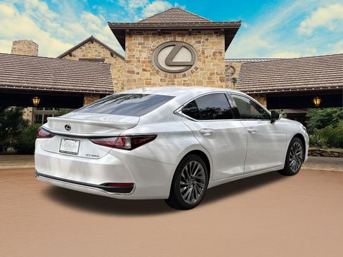 Certified 2024 Lexus ES 300h w/ Technology Package FWD image 6