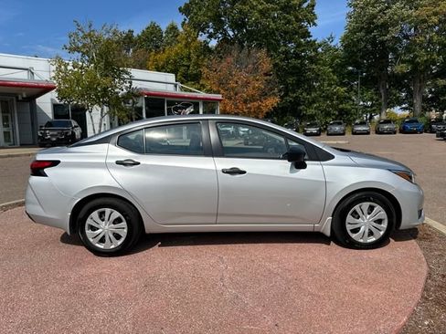 Used 2025 Nissan Versa S w/ Trunk Package image 6