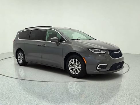 Used 2022 Chrysler Pacifica Touring-L FWD image 8