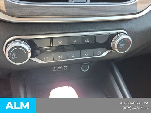 Used 2025 Nissan Altima 2.5 SV FWD image 21