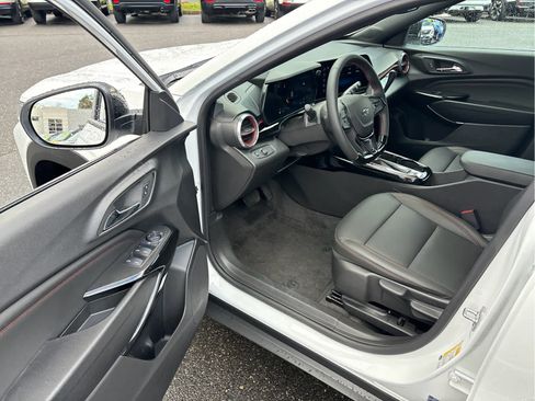 Certified 2025 Chevrolet Trax RS w/ Driver Confidence Package image 8