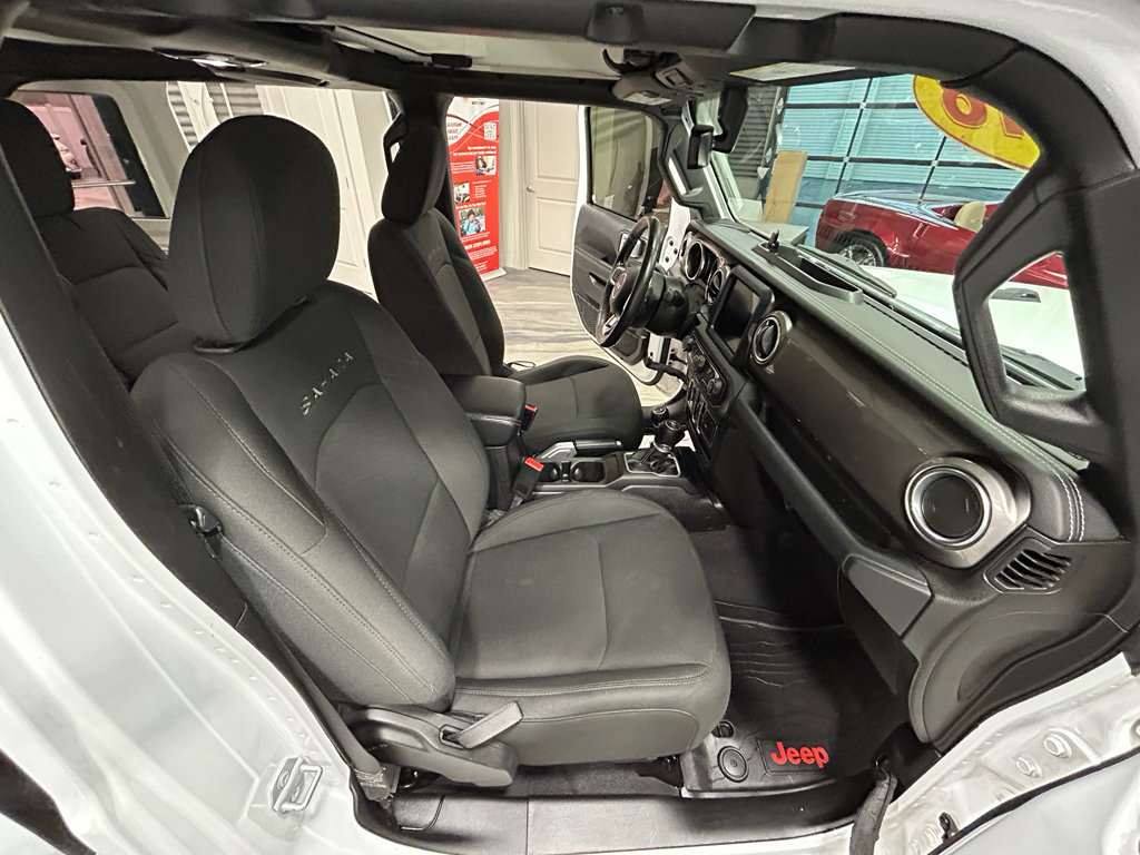 Used 2018 Jeep Wrangler Unlimited Sahara AWD/4WD image 37