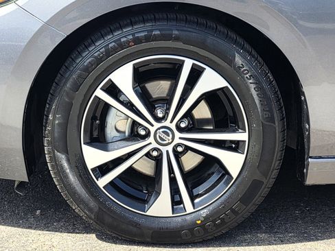 Used 2023 Nissan Sentra SV image 9