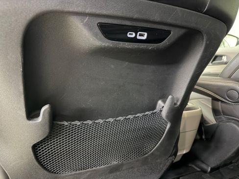 Used 2024 Chrysler Pacifica Touring-L FWD image 11