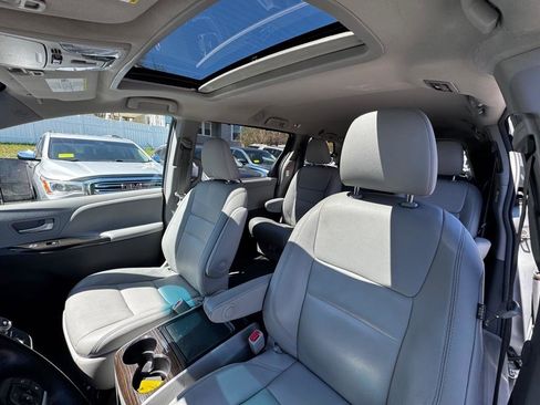 Used 2015 Toyota Sienna XLE w/ XLE Navigation Package AWD/4WD image 11