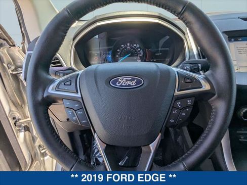Used 2019 Ford Edge SEL w/ Equipment Group 201A FWD image 13