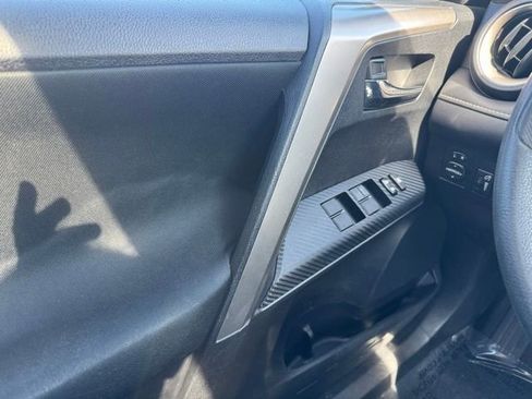 Used 2015 Toyota RAV4 XLE image 28