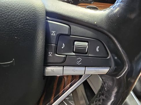 Used 2021 Cadillac Escalade ESV Premium Luxury AWD/4WD image 18