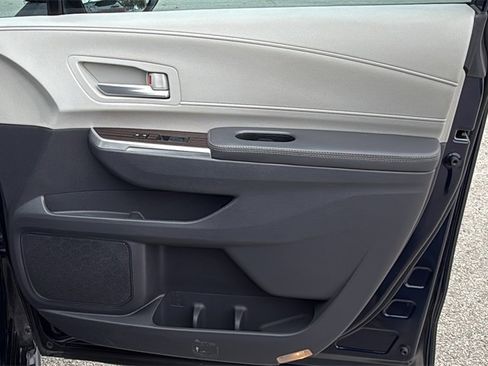 Used 2021 Toyota Sienna XLE image 41