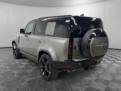 Used 2023 Land Rover Defender 110 X-Dynamic SE image 3