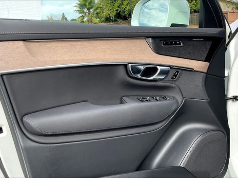 Used 2025 Volvo XC90 B5 Plus w/ Protection Package Premier image 26