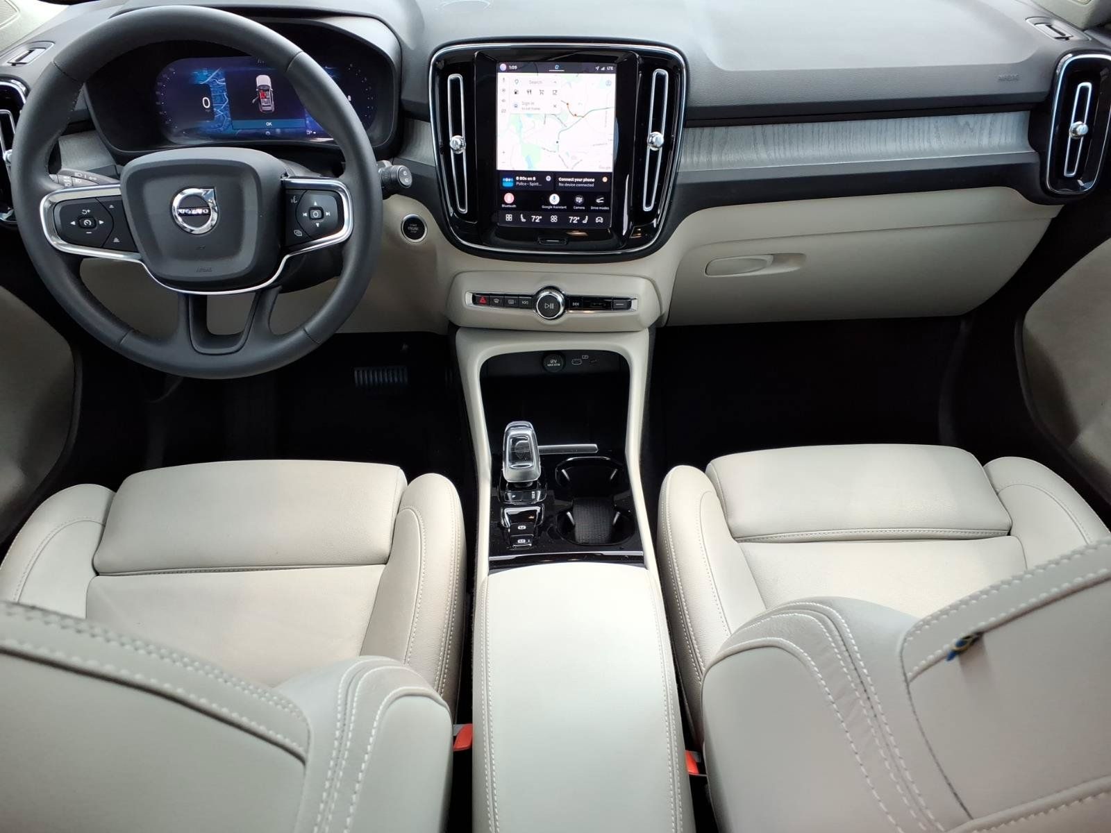Certified 2024 Volvo XC40 B5 Ultimate w/ Protection Package Premier AWD/4WD image 12