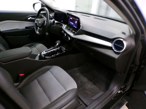 Used 2025 Chevrolet Trax LT w/ Driver Confidence Package image 16