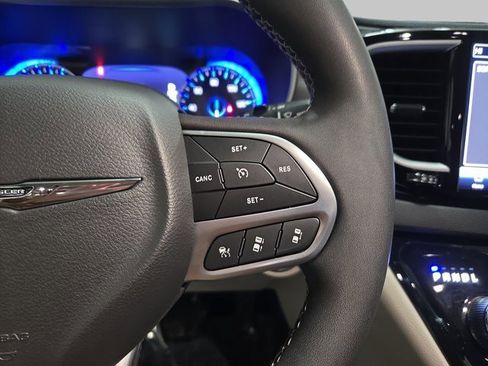 Used 2024 Chrysler Pacifica Touring-L image 20