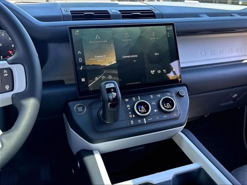 New 2026 Land Rover Defender 130 X-Dynamic SE AWD/4WD image 9