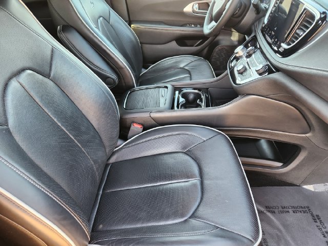Used 2025 Chrysler Pacifica Limited FWD image 14