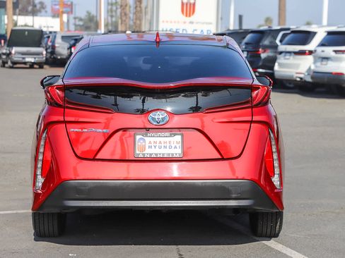 Used 2018 Toyota Prius Prime Premium image 7