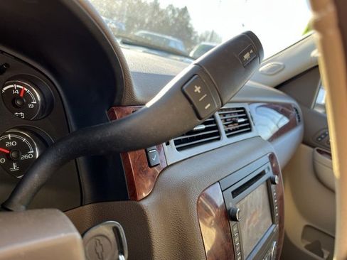 Used 2014 Chevrolet Silverado 2500 LTZ w/ LTZ Plus Package image 18