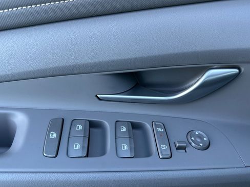 New 2025 Hyundai Elantra SEL image 11