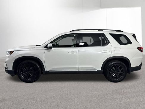 Certified 2025 Honda Pilot Touring image 32