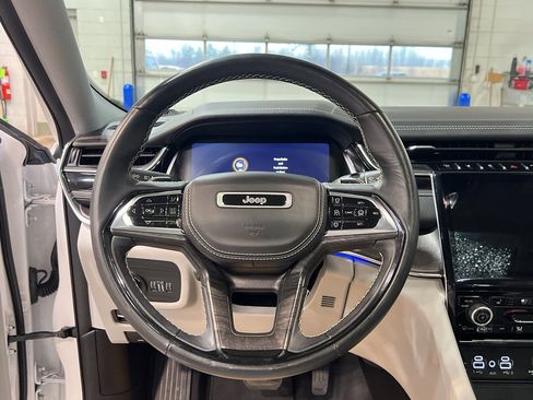 Used 2023 Jeep Grand Cherokee Overland w/ Adv Protech Group III image 32