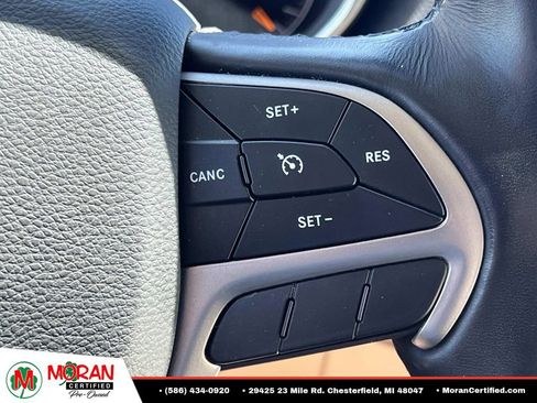 Used 2019 Jeep Grand Cherokee Laredo AWD/4WD image 25