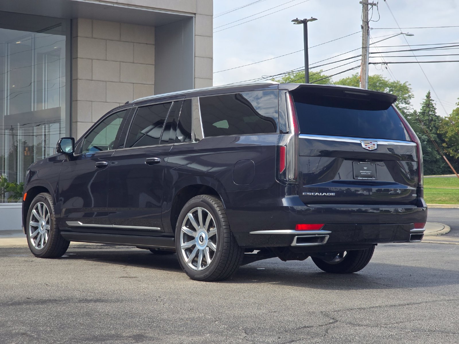 Used 2023 Cadillac Escalade ESV Premium Luxury Platinum w/ LPO, Floor Liner Package AWD/4WD image 20