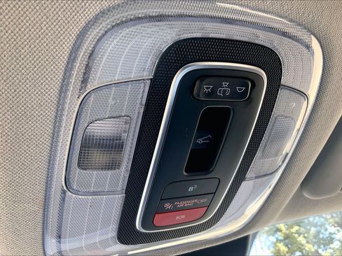 Used 2025 Hyundai Elantra SEL FWD image 28