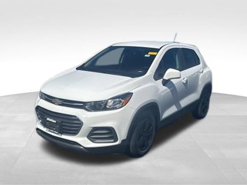 Used 2021 Chevrolet Trax LS w/ Tint and Cruise Package FWD image 6