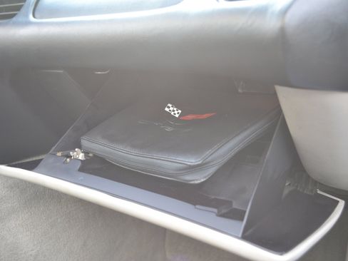 Used 2000 Chevrolet Corvette Convertible w/ Memory Pkg image 31