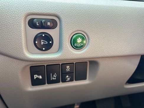 Used 2016 Honda Pilot Touring image 25