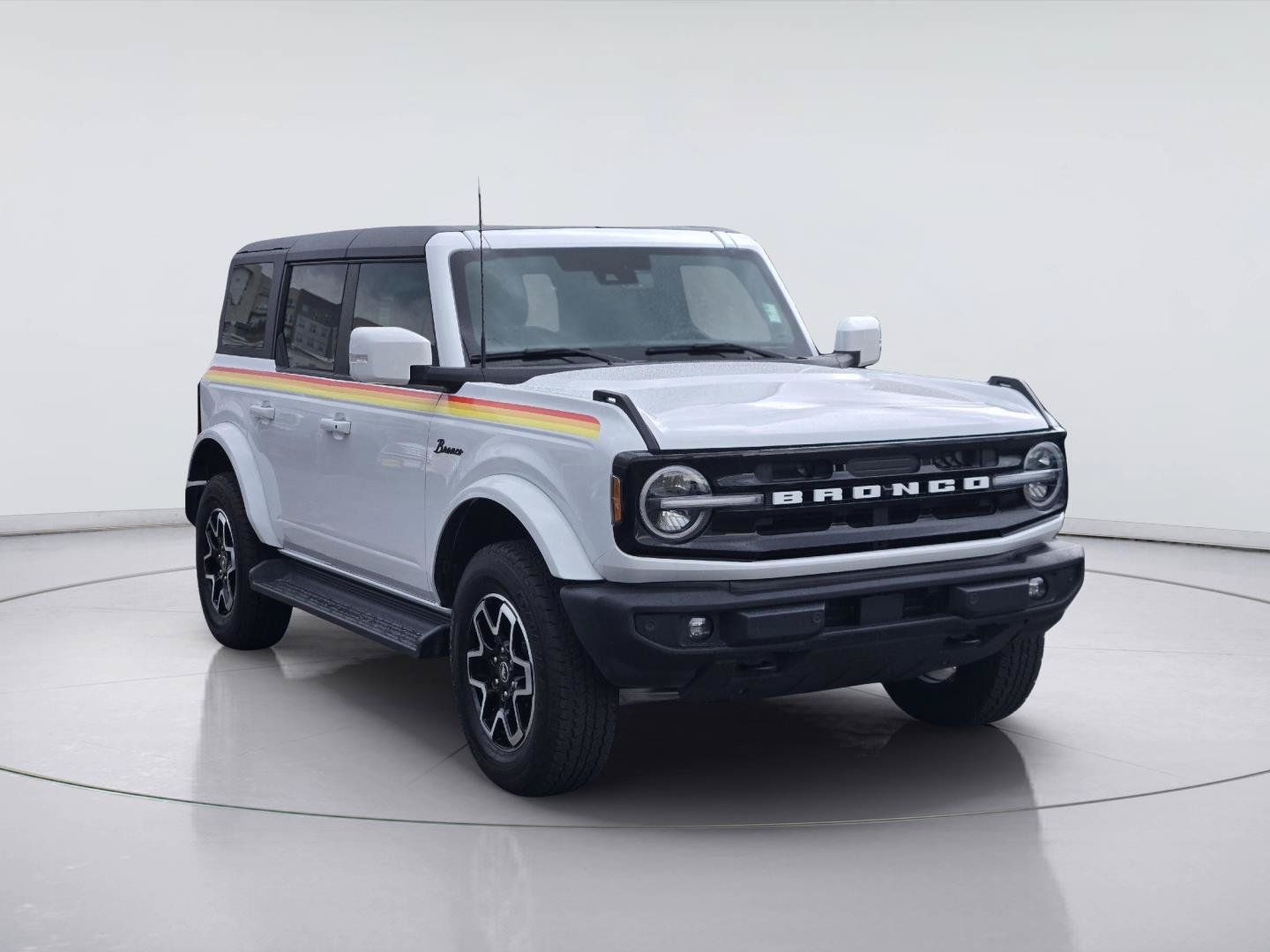 Used 2025 Ford Bronco Outer Banks AWD/4WD image 3