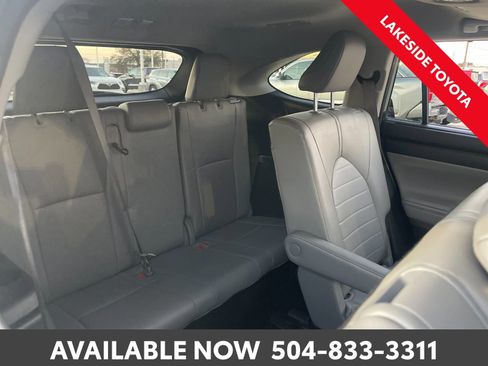 Used 2023 Toyota Highlander L image 21