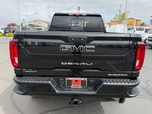 Used 2021 GMC Sierra 2500 Denali w/ Denali Black Diamond Edition AWD/4WD image 4