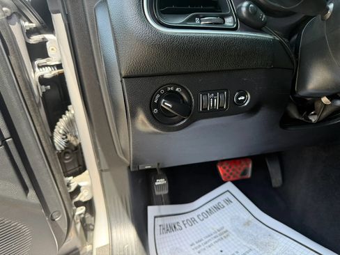 Used 2015 Dodge Challenger SXT RWD image 19