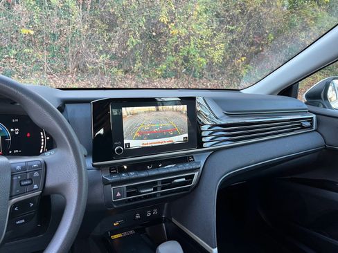 Used 2025 Toyota Camry LE image 17