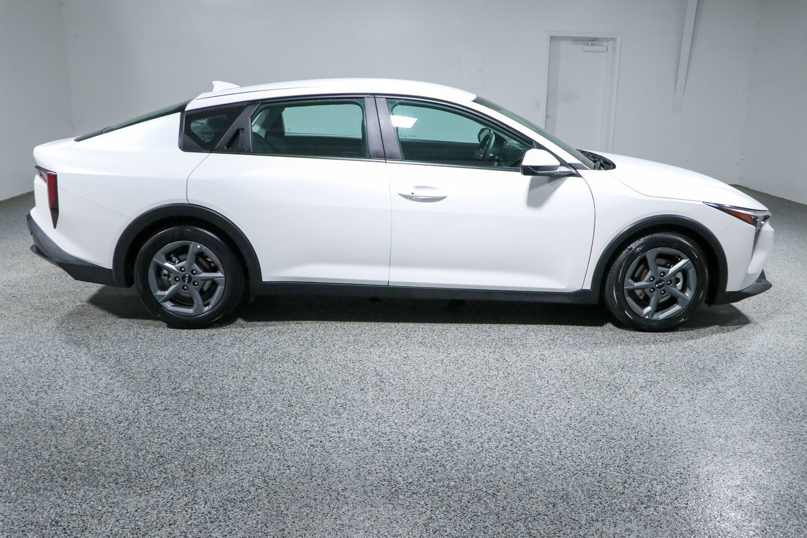 Used 2025 Kia K4 FWD image 6