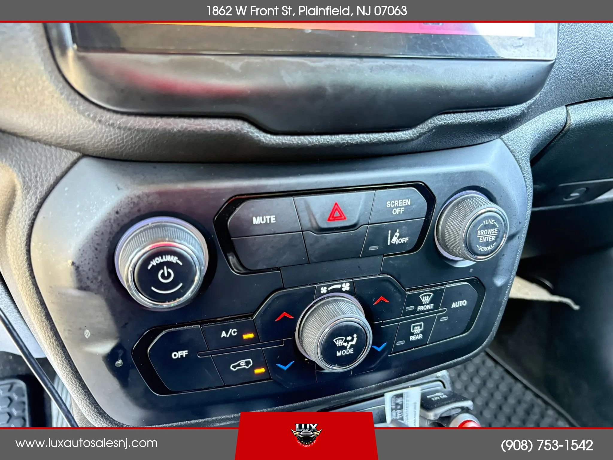 Used 2021 Jeep Renegade Latitude w/ Convenience Group AWD/4WD image 29