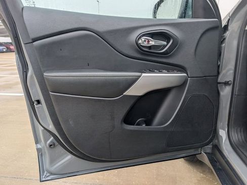 Used 2022 Jeep Cherokee Latitude image 21