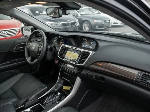 Used 2017 Honda Accord Touring image 13