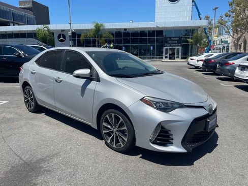 Used 2017 Toyota Corolla SE w/ SE Premium Package FWD image 4