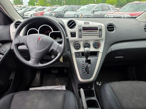 Used 2009 Pontiac Vibe w/ Preferred Package FWD image 9