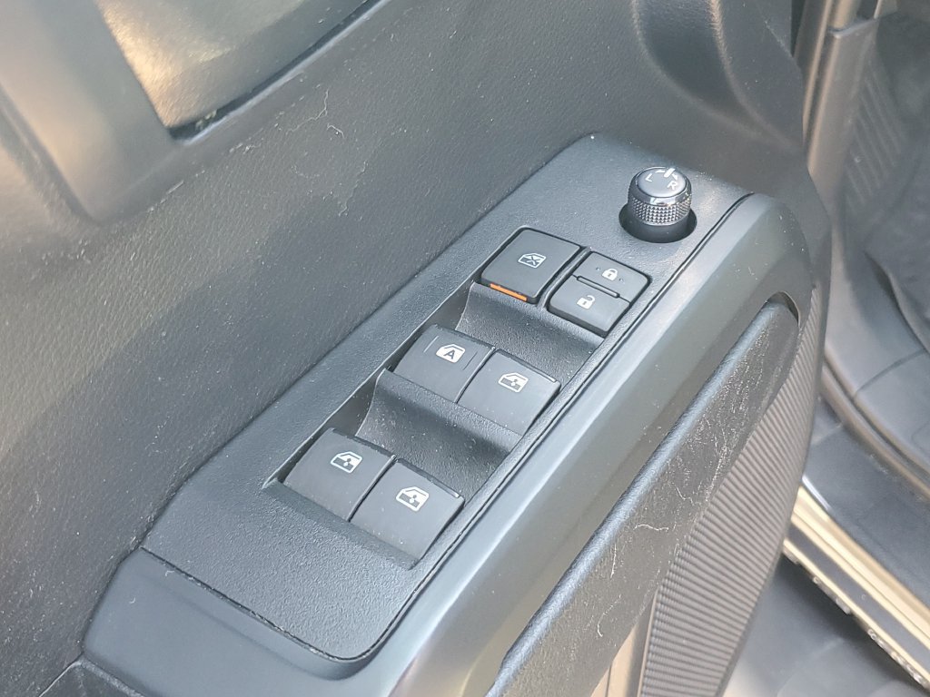 Used 2020 Toyota Tacoma SR AWD/4WD image 9