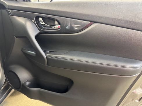 Used 2020 Nissan Rogue SV AWD/4WD image 30